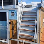 Oeko Budget Hausboot Retreat Mondschein ספינת מלון שטראלסונד