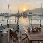 Oeko Budget Hausboot Retreat Mondschein