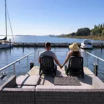 Oeko Budget Hausboot Retreat Mondschein ספינת מלון שטראלסונד