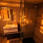 Oeko Budget Hausboot Retreat Mondschein *