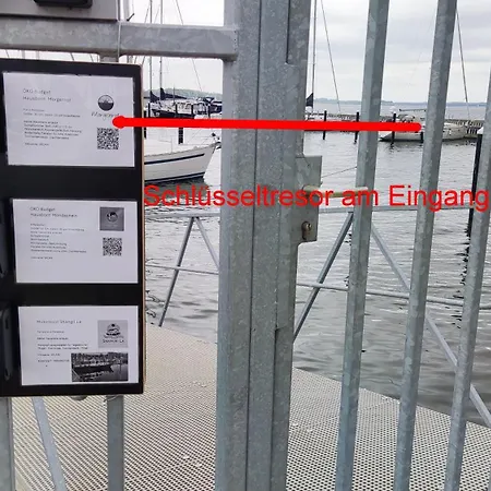 Oeko Budget Hausboot Retreat Mondschein