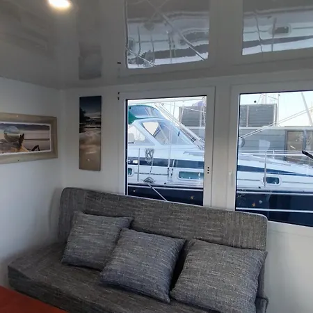 Oeko Budget Hausboot Retreat Mondschein Botel