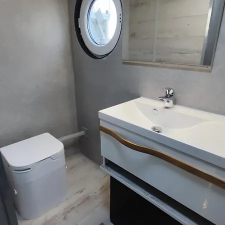 Oeko Budget Hausboot Retreat Mondschein 보트호텔 *