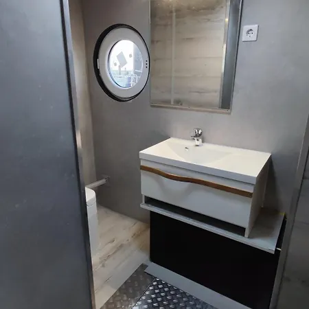 Tekne Oeko Budget Hausboot Retreat Mondschein