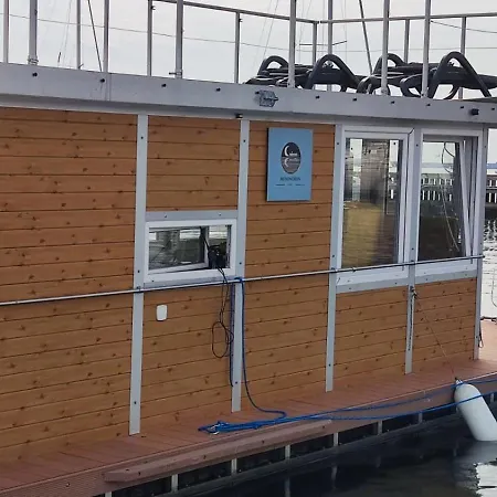 Oeko Budget Hausboot Retreat Mondschein *