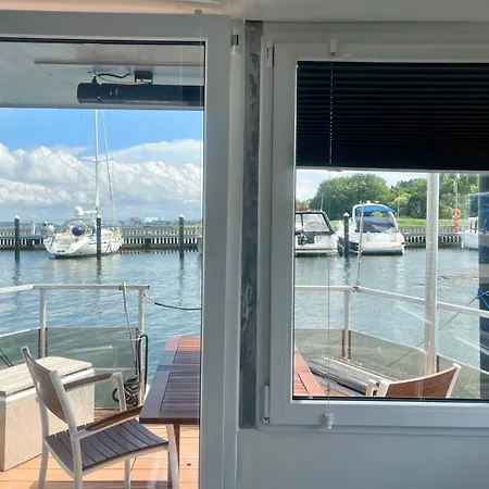 Oeko Budget Hausboot Retreat Mondschein שטראלסונד