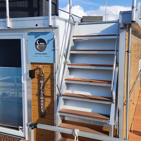 Oeko Budget Hausboot Retreat Mondschein Bateau-hôtel Stralsund