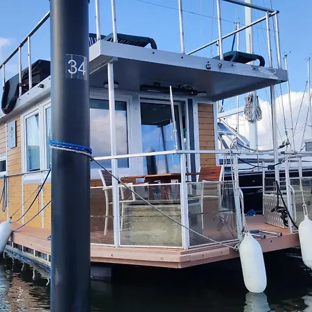 Botel Oeko Budget Hausboot Retreat Mondschein