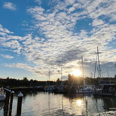 Oeko Budget Hausboot Retreat Mondschein Tekne Stralsund