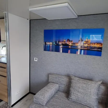 Oeko Budget Hausboot Retreat Mondschein *