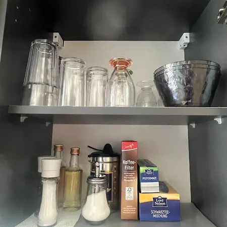 Oeko Budget Hausboot Retreat Mondschein שטראלסונד