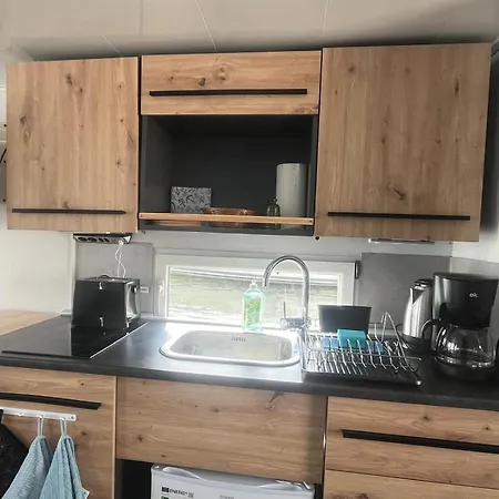 Botel Oeko Budget Hausboot Retreat Mondschein