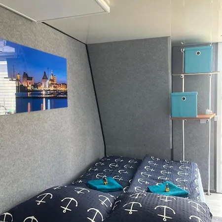 Botel Oeko Budget Hausboot Retreat Mondschein *