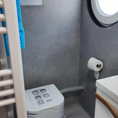 Oeko Budget Hausboot Retreat Mondschein Tekne