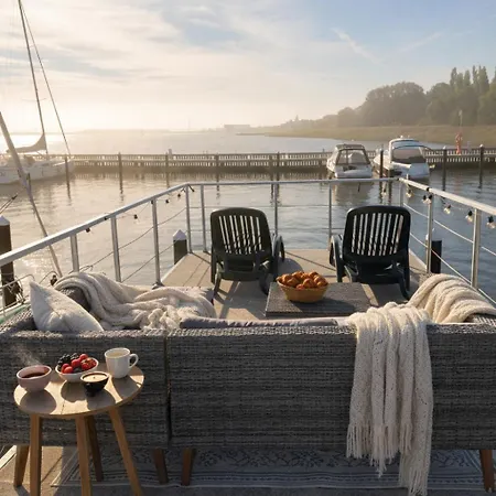 Oeko Budget Hausboot Retreat Mondschein Stralsund