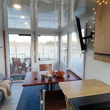 Oeko Budget Hausboot Retreat Mondschein Stralsund