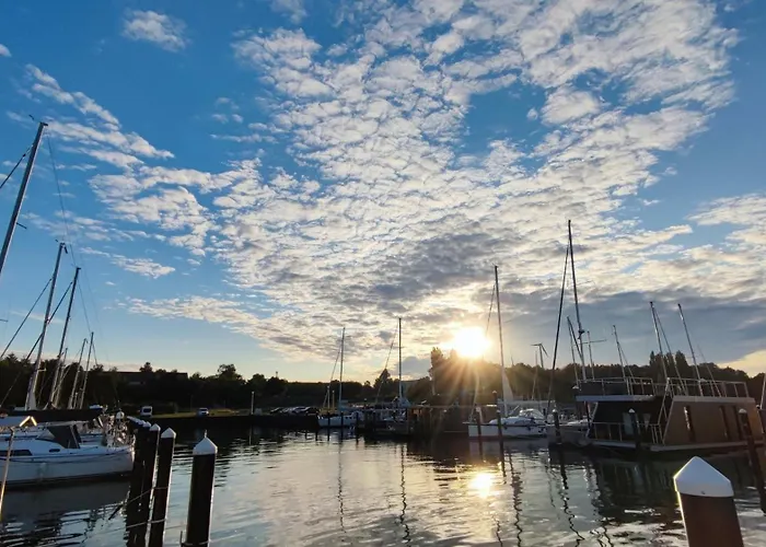 öko Budget Hausboot Retreat Mondschein Botel Stralsund
