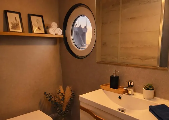 Oeko Budget Hausboot Retreat Mondschein Ботель Штральзунд