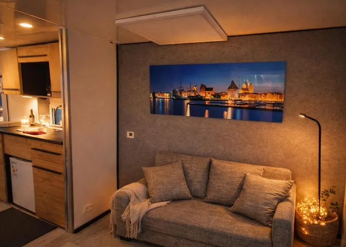 Oeko Budget Hausboot Retreat Mondschein Штральзунд