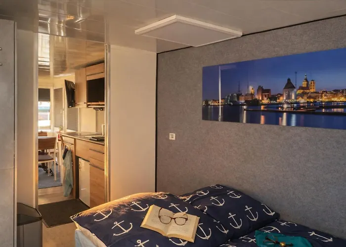 öko Budget Hausboot Retreat Mondschein Botel Stralsund