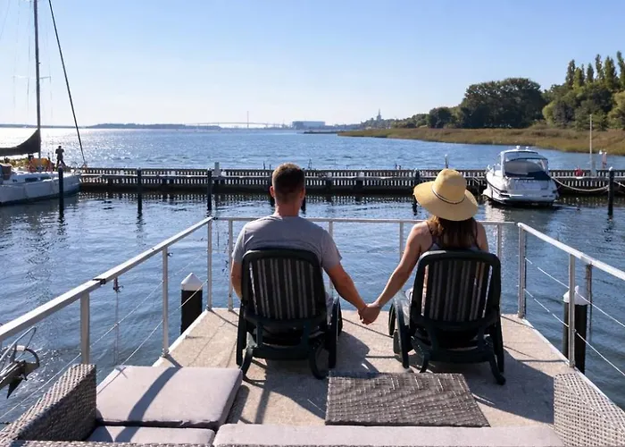 Oeko Budget Hausboot Retreat Mondschein Ботель Штральзунд