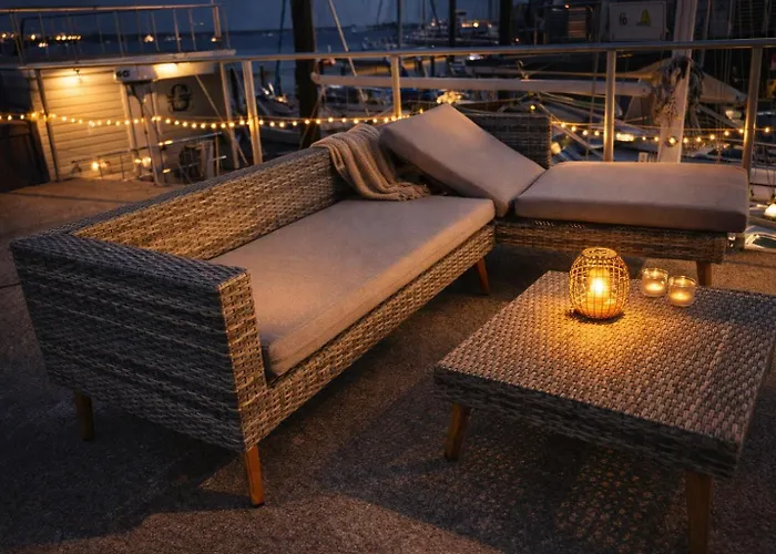 Ботель Oeko Budget Hausboot Retreat Mondschein Штральзунд